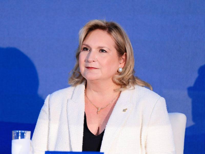 María del Rosario Selman-Housein, presidenta ejecutiva de Banpaís, destacó que esta renovación institucional responde a una visión estratégica centrada en la innovación, la cercanía y el compromiso con Honduras.