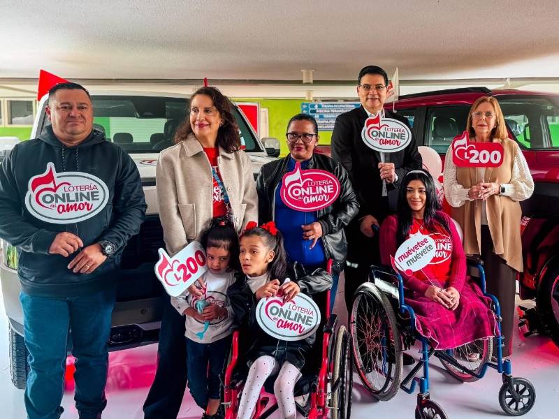 Niños beneficiados por la Teletón acompañan la presentación de la Lotería Online del Amor, destacando el impacto de esta noble causa.