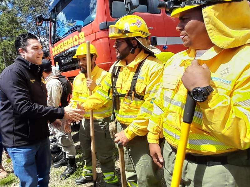 La labor del Cuerpo de bomberos es crucial para la estrategia contra incendios que lidera el alcalde Juan Diego Zelaya.