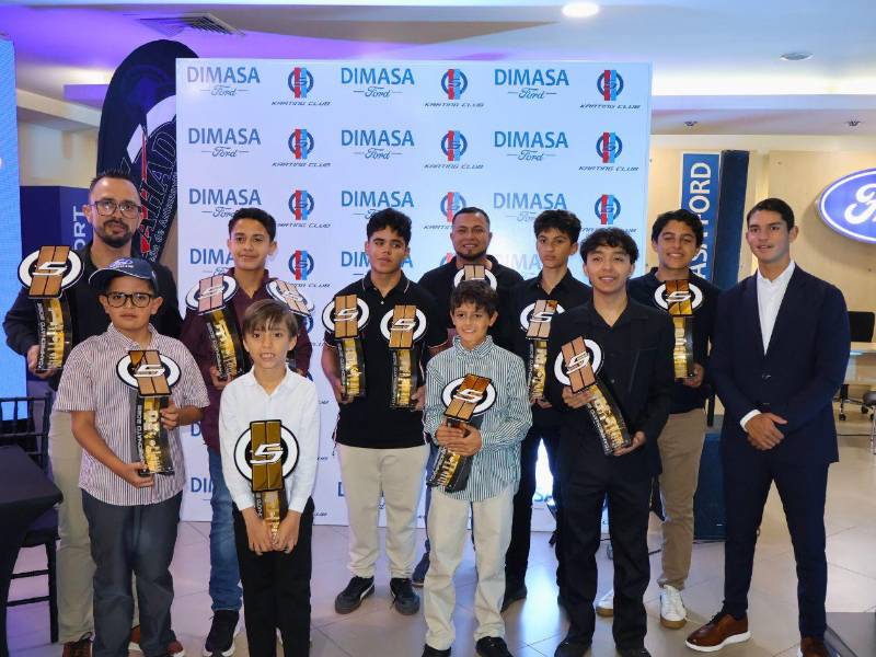 Campeones del Campeonato 2025 que fueron premiados durante la ceremonia de lanzamiento del calendario 2026 del Karting Club Honduras.