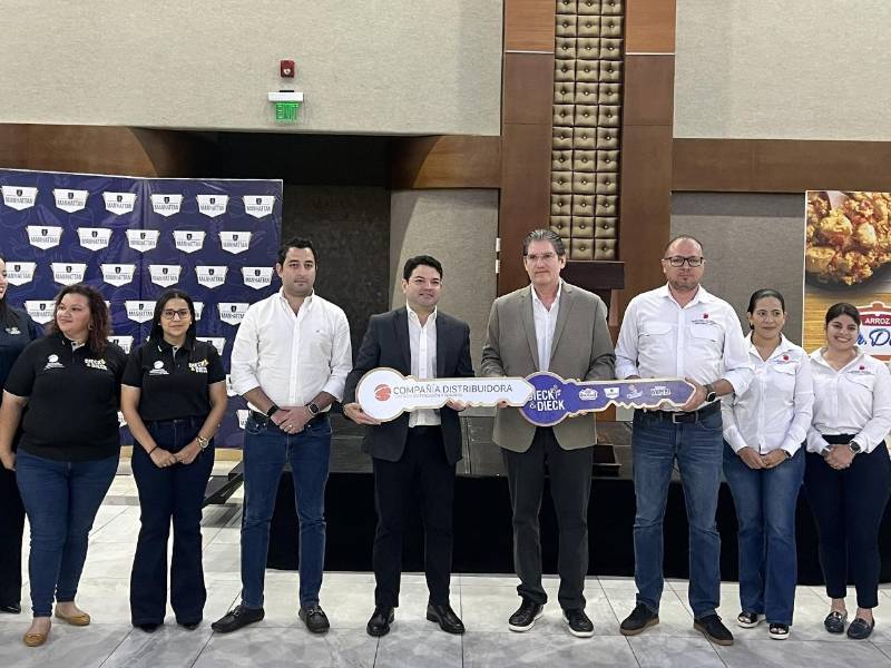 Durante el acto de intercambio de llaves, Dieck &amp; Dieck y Distribuidora S.A. (CODIS) sellaron su alianza, que permitirá llevar productos de calidad a más hogares hondureños.