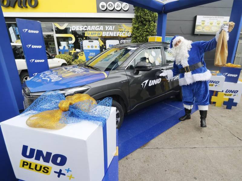 Cuatro Toyota Corolla Cross forman parte de los grandes premios de la promoción navideña de UNO y Pronto, que invita a los clientes a acumular oportunidades con sus compras habituales y participar en el sorteo programado para el 8 de enero de 2027.