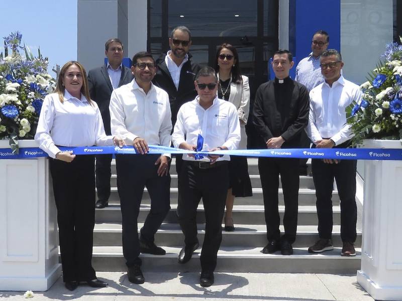 Banco Ficohsa continúa fortaleciendo su presencia en la capital con la inauguración de una nueva agencia en el bulevar Suyapa.