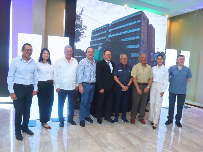 Representantes de la Chico y Cenosa durante el lanzamiento del Foro de Infraestructura 2025.