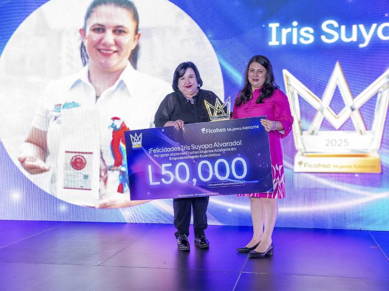 Iris Alvarado fue reconocida en la categoría Empoderamiento Económico por su finca cafetalera sostenible.