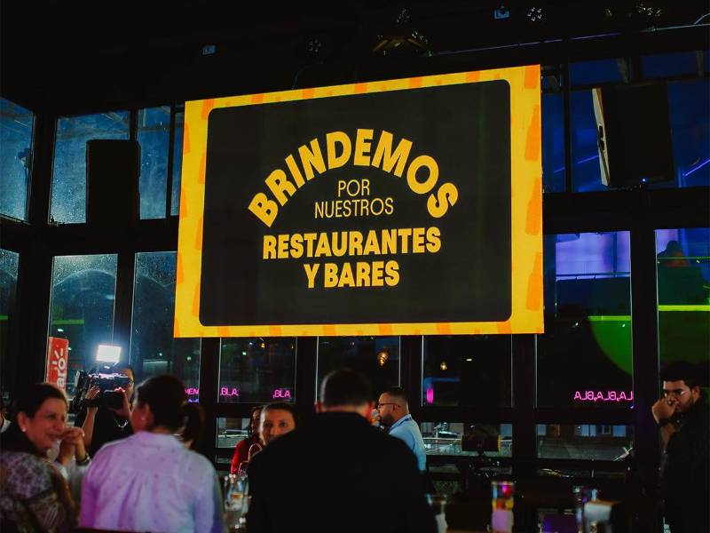 Brindemos por nuestros restaurantes y bares resaltó la importancia de estos espacios en la vida social y cultural.