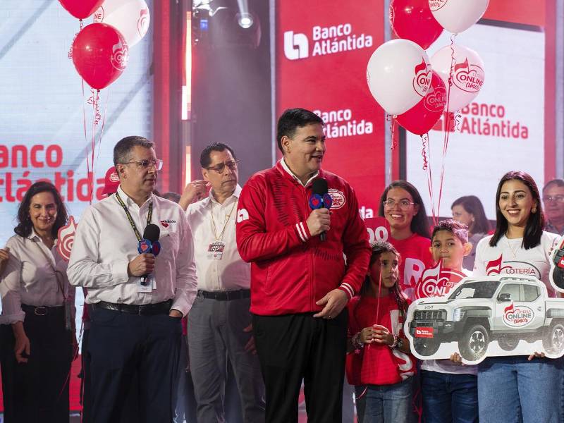 Carlos Girón, vicepresidente corporativo de Imagen y Reputación Institucional de Banco Atlántida, destacó el compromiso permanente de la institución con la Fundación Teletón y la solidaridad de los hondureños.