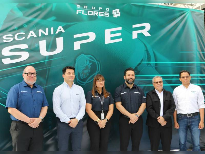 Ejecutivos de Grupo Flores y Scania durante la presentación oficial de la nueva tecnología para el transporte pesado en Honduras.