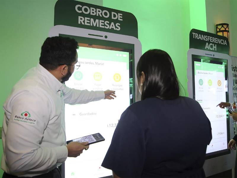 La nueva App de Banco Azteca permite pagar, transferir y enviar dinero desde el celular de forma rápida y segura. Actívala hoy y gana premios semanales.