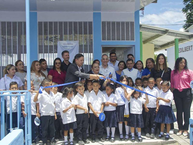 Fundación Ficohsa celebra la incorporación del Centro de Educación Prebásica Edilberto Salinas Eguigure, en Santa Cruz, El Paraíso, con el que alcanza la cifra de 150 centros educativos apoyados en Honduras.