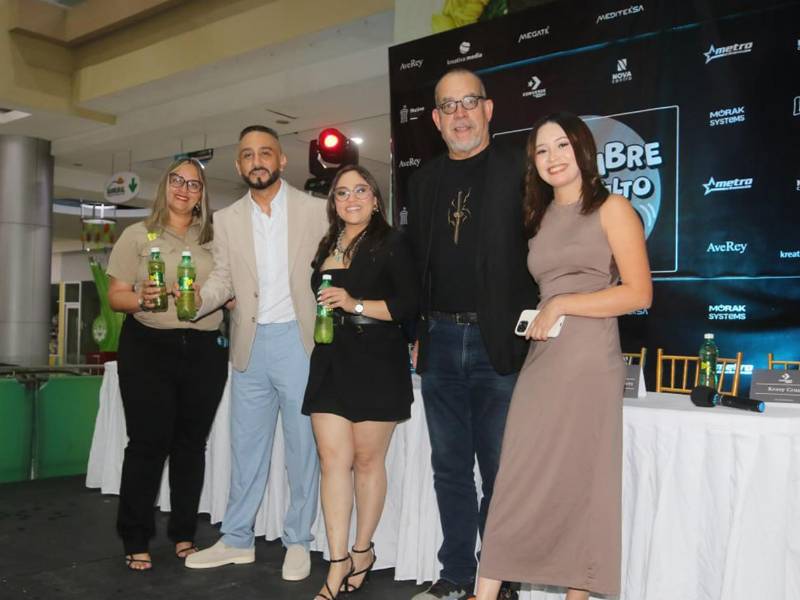 La conferencia de prensa previa al estreno de El hombre se ha vuelto loco reunió a medios, elenco y patrocinadores en la Plaza Central de Novacentro, marcando el inicio de una noche histórica para el cine hondureño.
