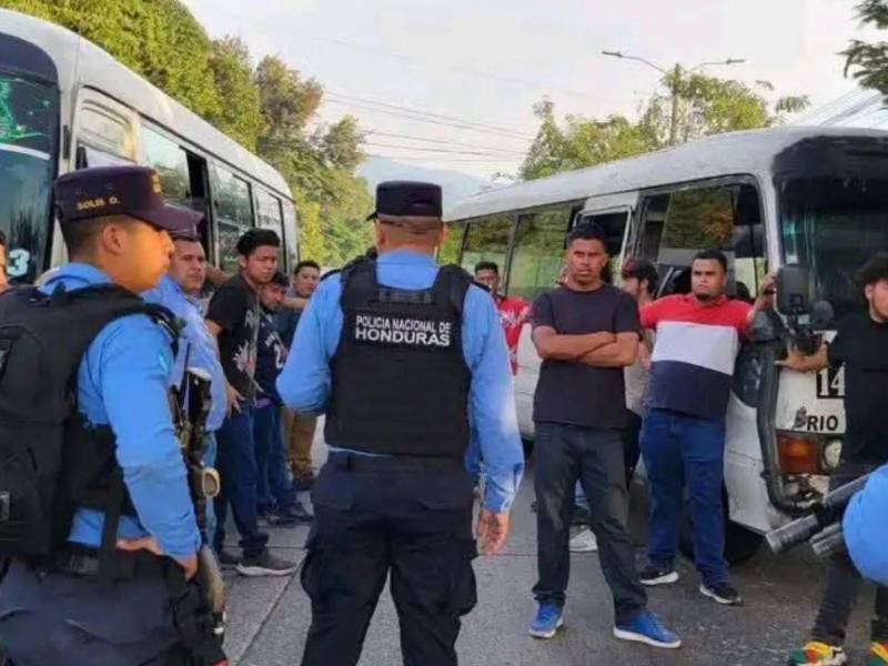 Publicaciones en redes anunciaron un paro nacional y cierres en distintos puntos de Honduras; aunque hubo protestas reales, no se comprobó que respondieran a una convocatoria nacional del sector transporte.