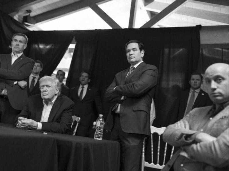 En la imagen, el presidente Donald Trump junto al secretario de Estado, Marco Rubio, y otros miembros de su gabinete, mientras supervisaban el operativo para derrocar a Nicolás Maduro.