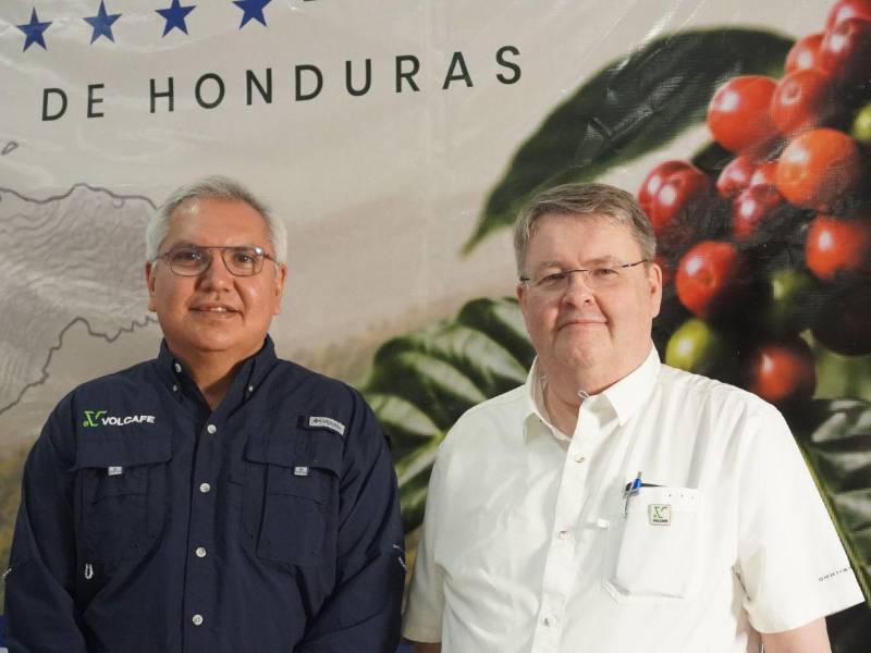 Gerardo Torres, Director de Sostenibilidad y Frank Reese, Gerente General de Volcafe en Honduras.