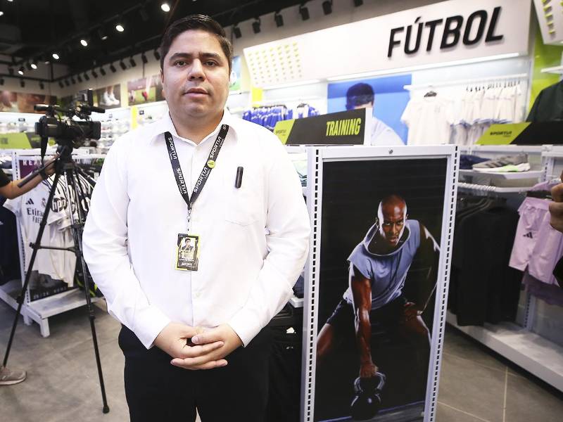 Mauricio Contreras, director de deportes de Diunsa, destacó la propuesta innovadora y la experiencia deportiva integral que ofrece la nueva tienda Sportia.