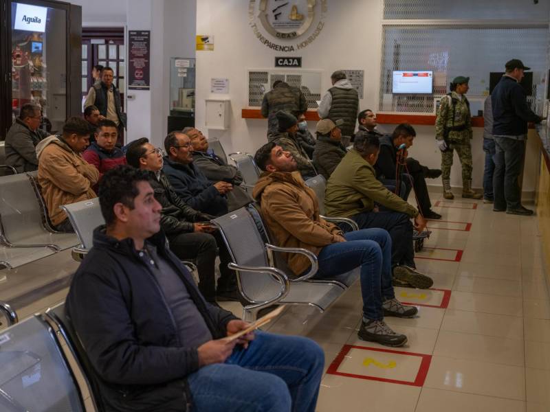 El Ejército en México opera dos tiendas con estrictas regulaciones para la compra de armas. Clientes en CDMX.