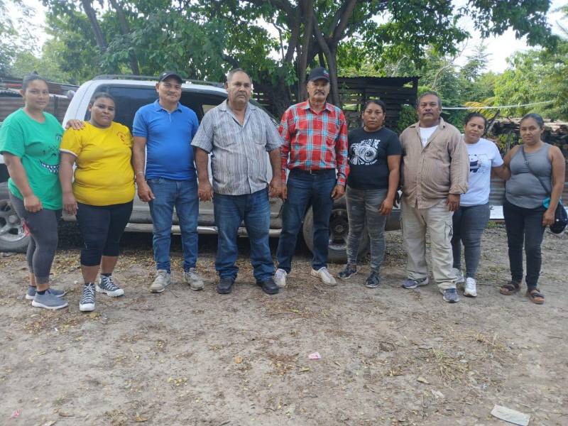 Integrantes de la junta directiva oficial del Patronato Pro-Mejoramiento de la colonia 25 de Octubre, en Comayagua.