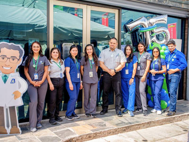 La sucursal principal de Tegucigalpa se sumó a esta gran celebración de Laboratorio Bueso Arias.