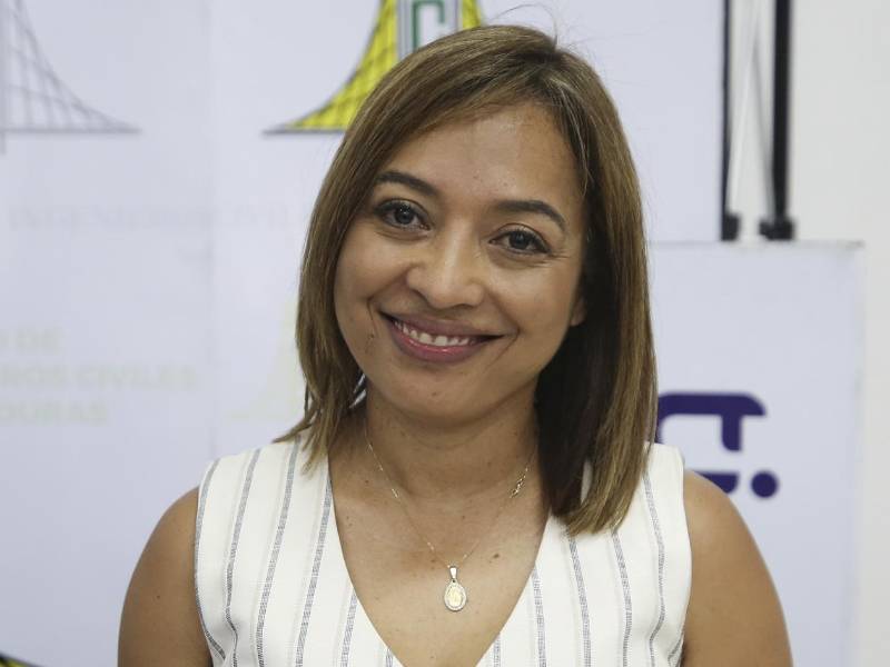 Tania Murillo resalta el convenio para los ingenieros.
