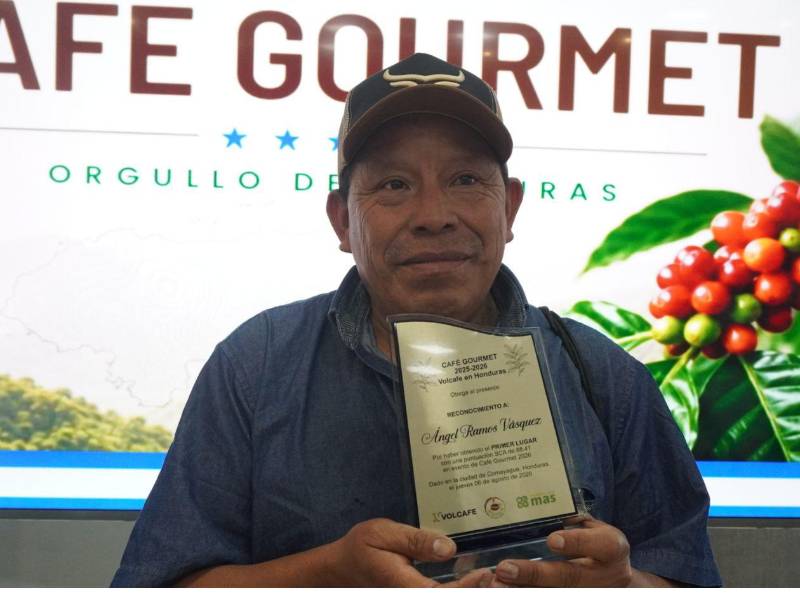 Ganador del primer lugar en la categoría de mejor calidad: Ángel Ramos Vásquez, de Comayagua.