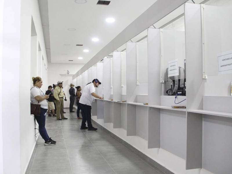 Las cabinas de atención están acondicionadas para recibir a todos los viajeros.