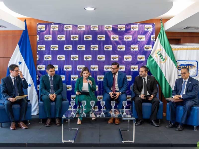 El foro “Inversión y Desarrollo para la Generación de Empleo” reunió a representantes de los sectores público, privado y académico para analizar los desafíos y oportunidades de Honduras en materia de inversión.