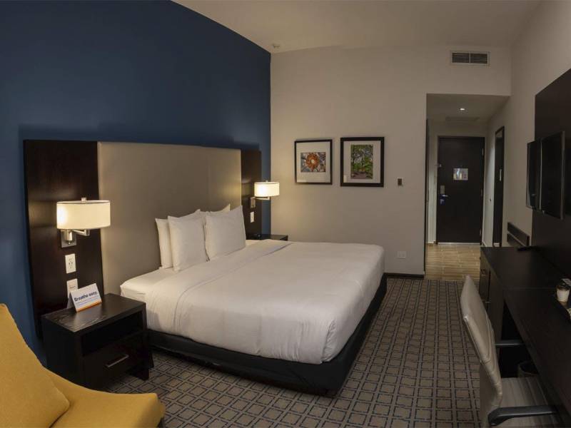 Las habitaciones del Comfort Inn Tegucigalpa, están equipada con mobiliario moderno, área de trabajo ergonómica y amenidades pensadas para una estadía confortable.