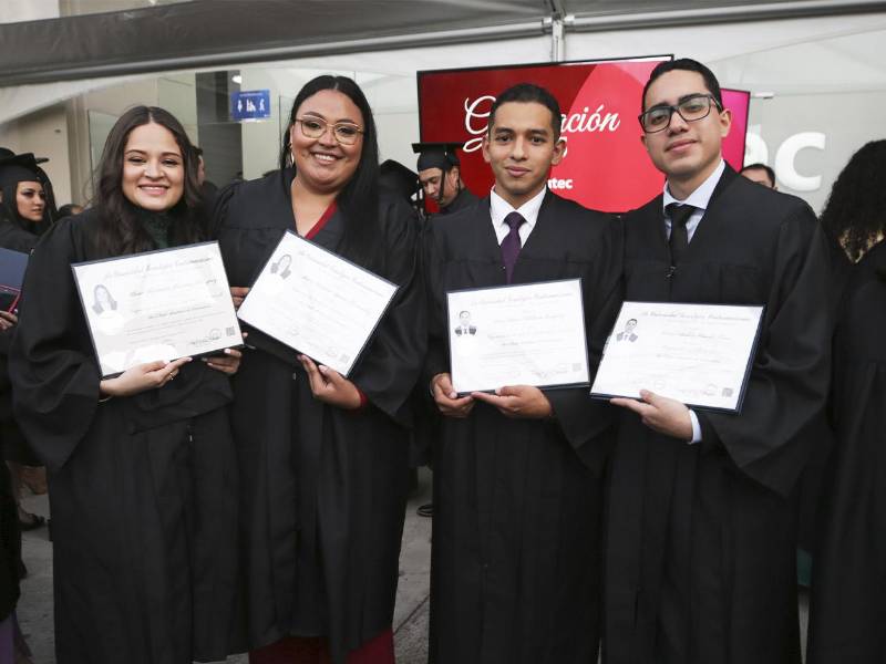 La innovación llega a los títulos de CEUTEC con tecnología blockchain, garantizando autenticidad y seguridad en las credenciales académicas.