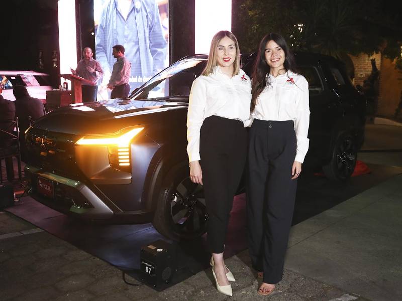 Ejecutivos de Excel Honduras y representantes de Mitsubishi durante la celebración de los 25 años de la marca en el país.