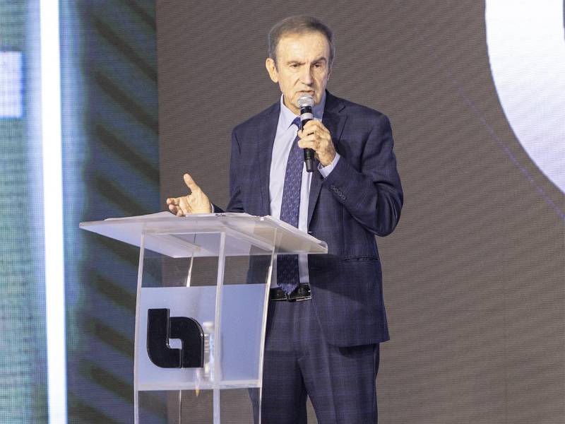 El periodista y analista internacional Andrés Oppenheimer presentó su visión sobre los retos y oportunidades que enfrenta América Latina en el escenario económico global.