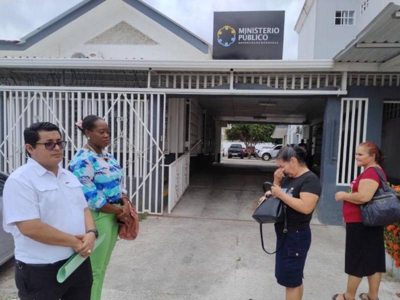 Familiares de algunas de las víctimas siguen el caso en el Ministerio Público.