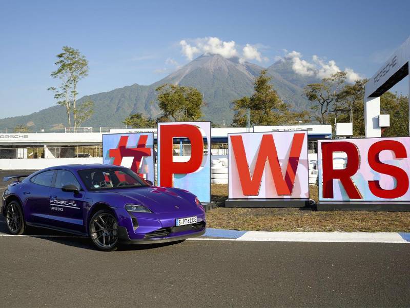 Participantes de Centroamérica y México viven la experiencia del Porsche World Road Show en el Autódromo Los Volcanes, Guatemala.