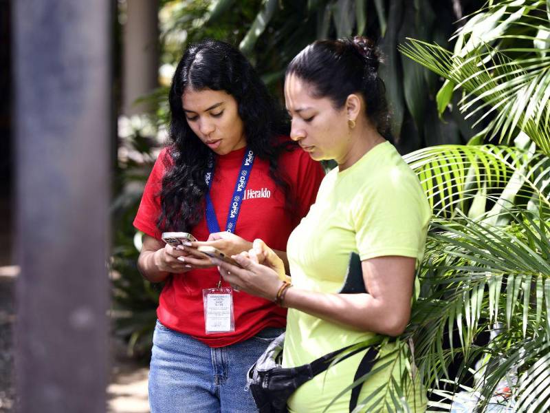 Sonia Raudales relató a EL HERALDO que las lluvias sepultaron el emprendimiento que levantaron con su familia, una cancha de fútbol en Río Abajo.