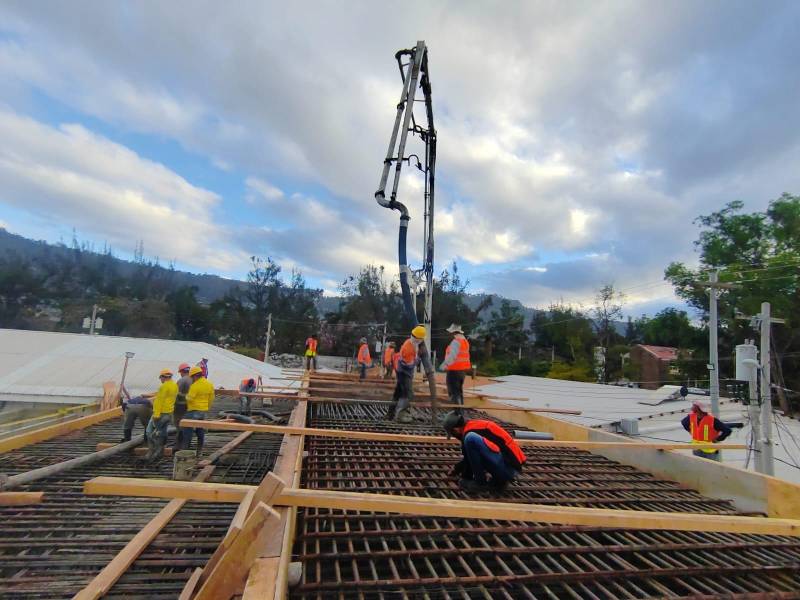 Representantes de la firma constructora explicaron a la Unidad de Investigación de EL HERALDO Plus que la falta de especificaciones técnicas por parte del Gobierno anterior obligó a someter la obra a constantes rediseños estructurales durante el primer año.