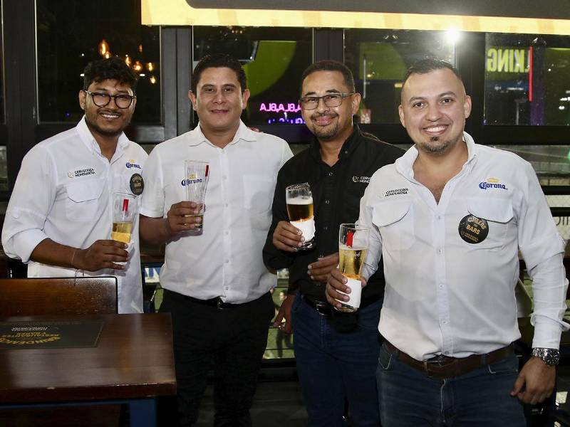 Brindis colectivo para celebrar el espíritu emprendedor que mueve a Honduras.