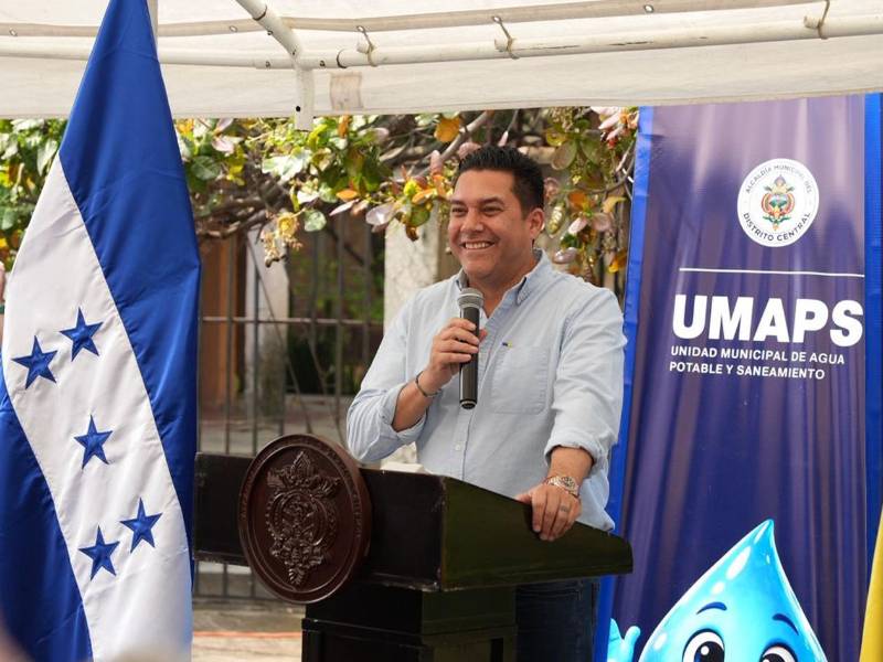 El alcalde Juan Diego Zelaya destacó el compromiso de la administración municipal con la eficiencia y sostenibilidad del servicio de agua potable.