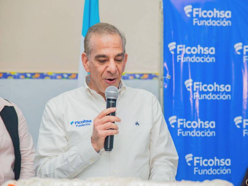 Juan Carlos Atala, presidente de Fundación Ficohsa, señaló que este proyecto busca el desarrollo integral de las comunidades.