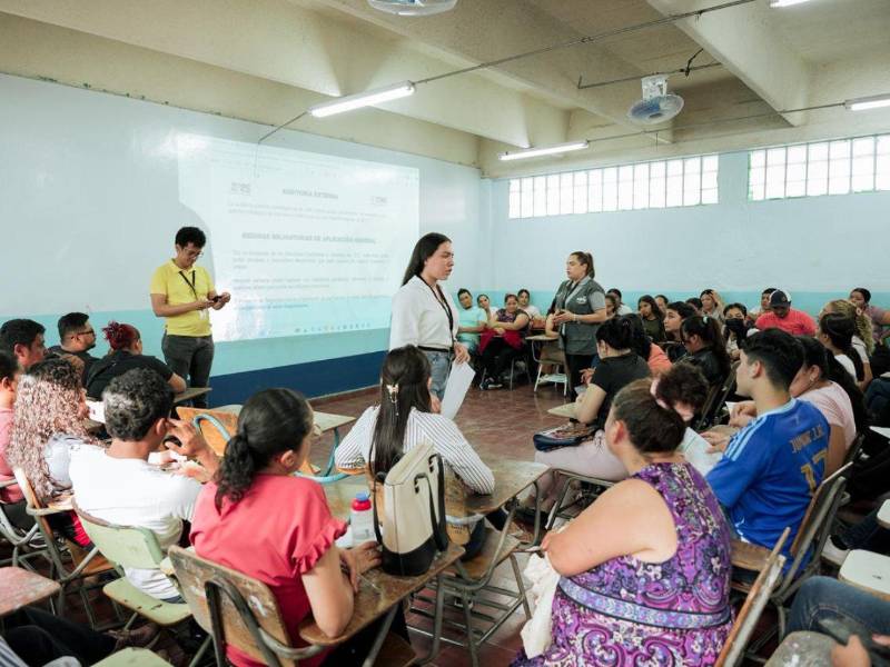 El Consejo Nacional Electoral (CNE) capacitó esta semana a los 2,000 miembros que integrarán las mesas especiales de revisión y reconteo.