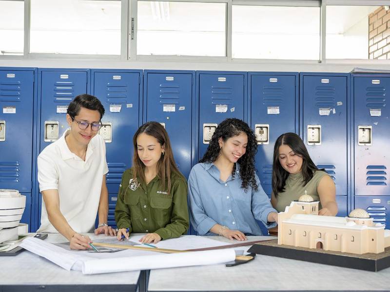 Este logro refleja el compromiso institucional con la excelencia educativa y la formación de profesionales de alto impacto.
