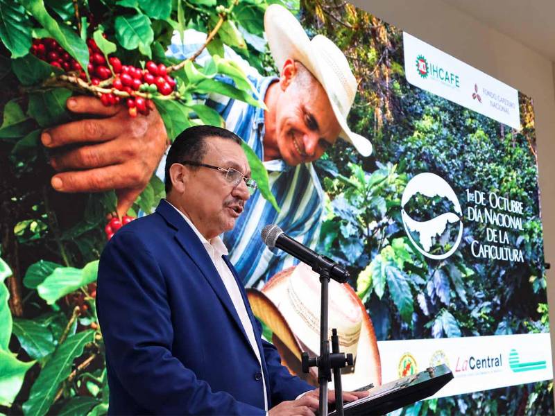 Pedro Mendoza, presidente del Ihcafe, destacó que la nueva “Calle Café de Honduras” representa un importante reconocimiento al trabajo de los productores y familias que forman parte del sector cafetalero nacional
