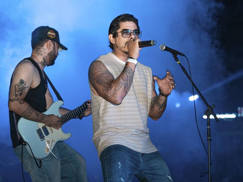 El ambiente vibró con presentaciones en vivo que llenaron de energía cada momento del evento Bites &amp; Vibes 2026.