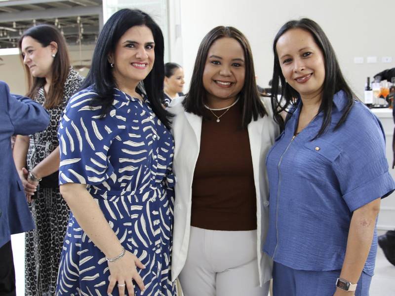 La celebración reunió a distinguidos invitados que compartieron una tarde llena de recuerdos, reconocimiento y optimismo por el futuro de Hotel Alameda, un referente de la hotelería hondureña desde hace cinco décadas.