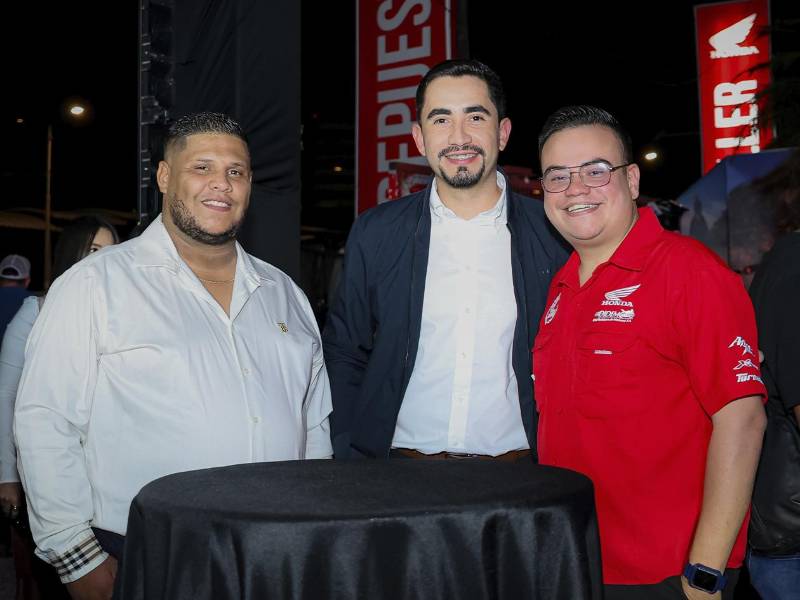 Representantes de Didemo Honda, invitados especiales y amantes del motociclismo participaron en el lanzamiento oficial de la nueva Honda Africa Twin 2026 y la Transalp 750, dos modelos que fortalecen la línea Adventure de Honda y ofrecen una experiencia de conducción.