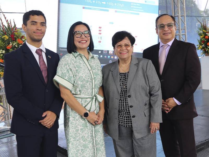 Autoridades de Discovery School, e invitados especiales disfrutaron de una noche dedicada a la innovación, la excelencia académica y la educación del futuro.