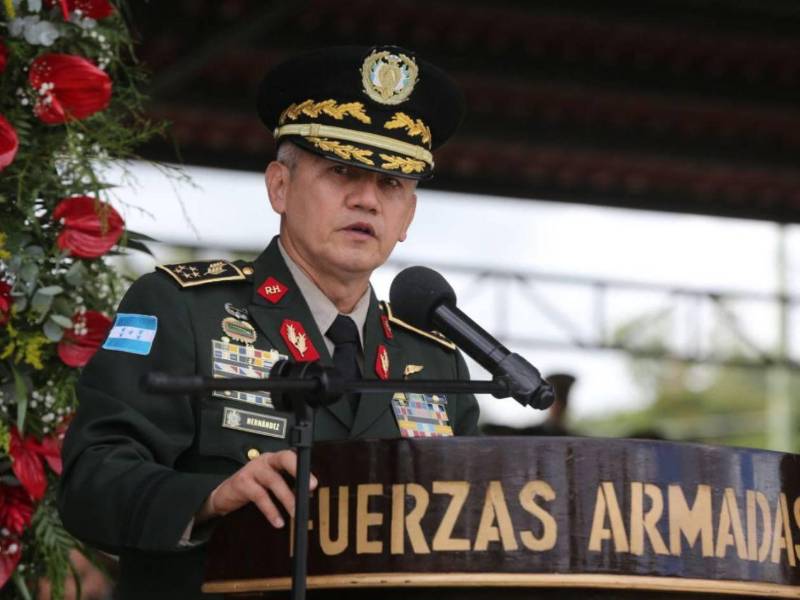 El jefe de Estado Mayor Conjunto Roosevelt Hernández mantiene una crisis entre las promociones de las Fuerzas Armadas, sacudiéndose a sus críticos y quedándose únicamente con los que él considera fieles.