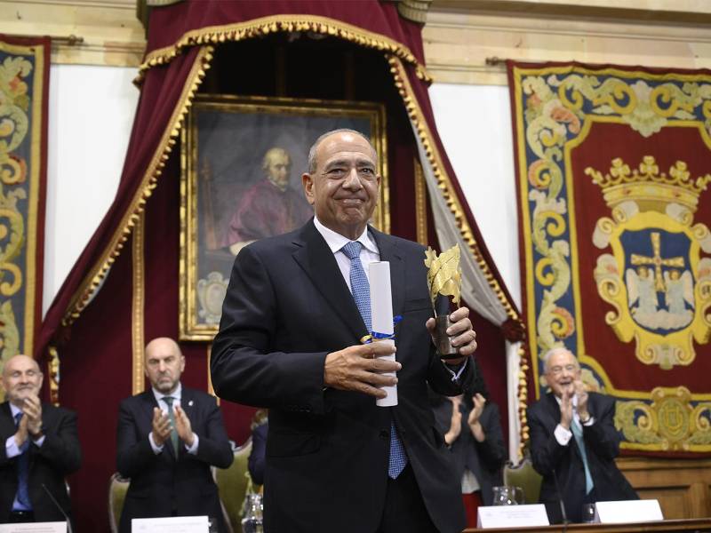 El empresario hondureño Camilo Atala Faraj fue distinguido en la categoría Empresa por su contribución al desarrollo económico y social de Centroamérica, así como por las iniciativas educativas impulsadas desde Grupo Ficohsa.