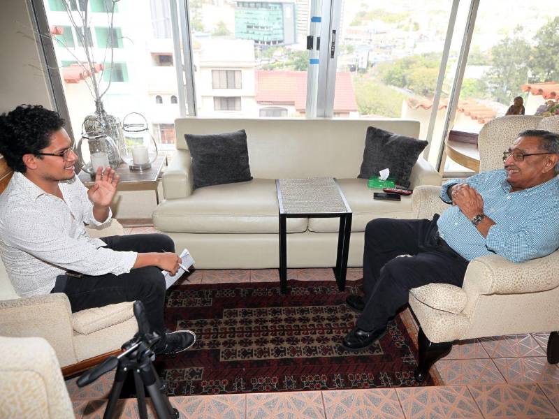 En una charla de una hora, Nahúm Valladares resumió para la revista Tic Tac de EL HERALDO sus siete décadas de trayectoria.