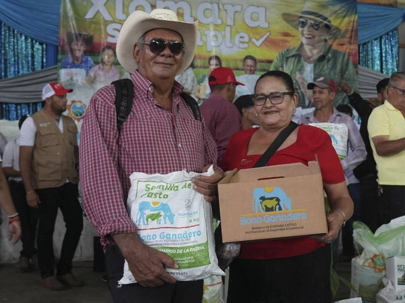 Productores de Juticalpa, Olancho, reciben insumos y equipos del Bono Tecnológico Productivo.
