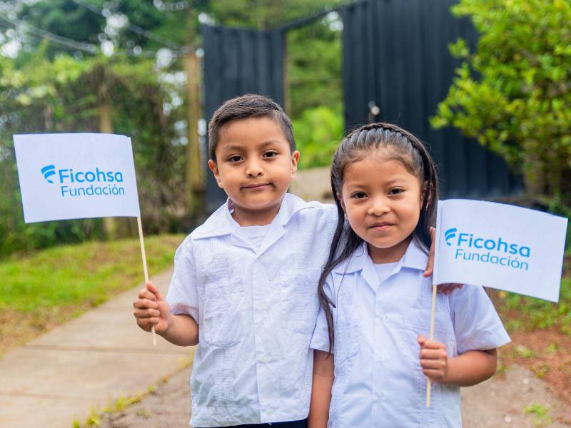 Estas sinergías entre Ficohsa y las comunidades tiene como propósito transformar entornos desde la niñez hasta la vida adulta.
