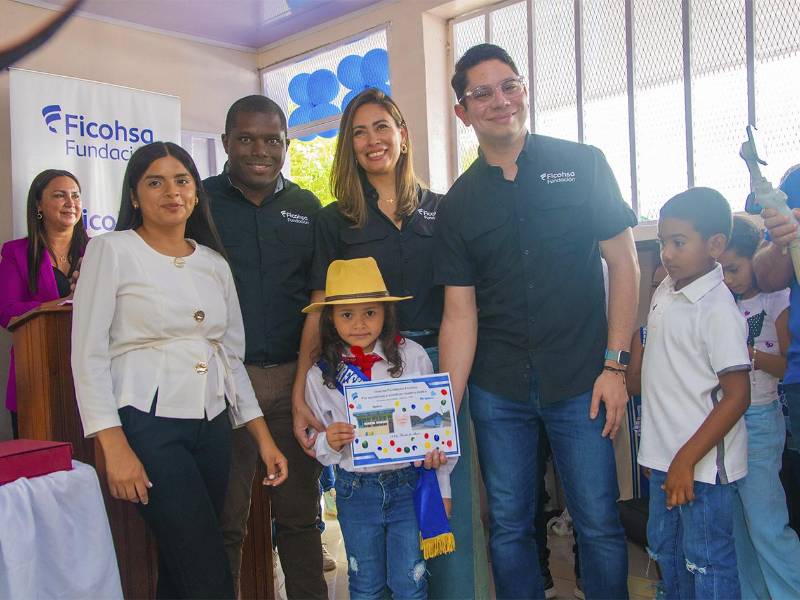 Docentes y estudiantes serán beneficiados con programas de capacitación, tecnología, inglés y educación financiera.